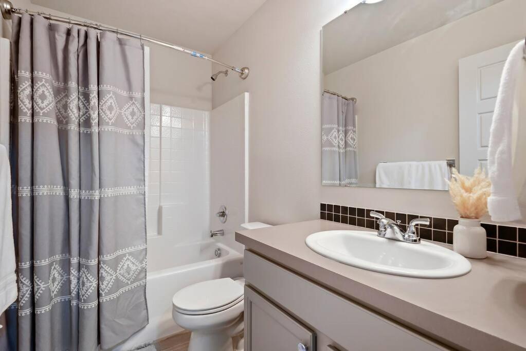Beautiful Brand New Kuna Home! エクステリア 写真