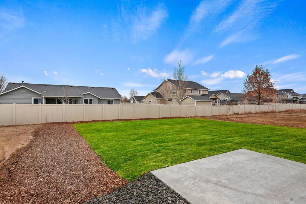 Beautiful Brand New Kuna Home! エクステリア 写真