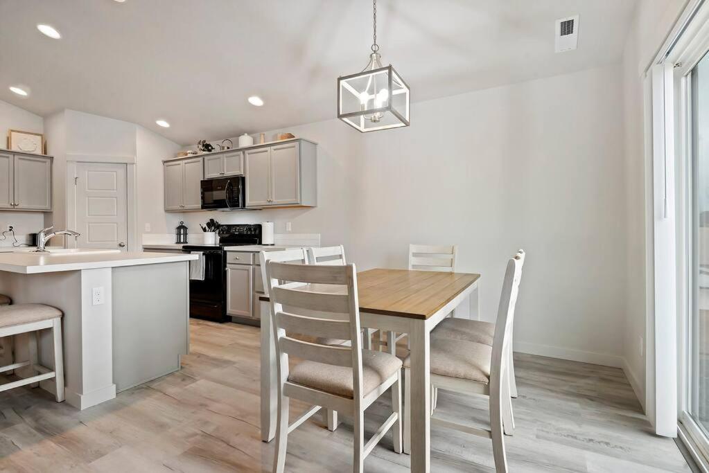 Beautiful Brand New Kuna Home! エクステリア 写真