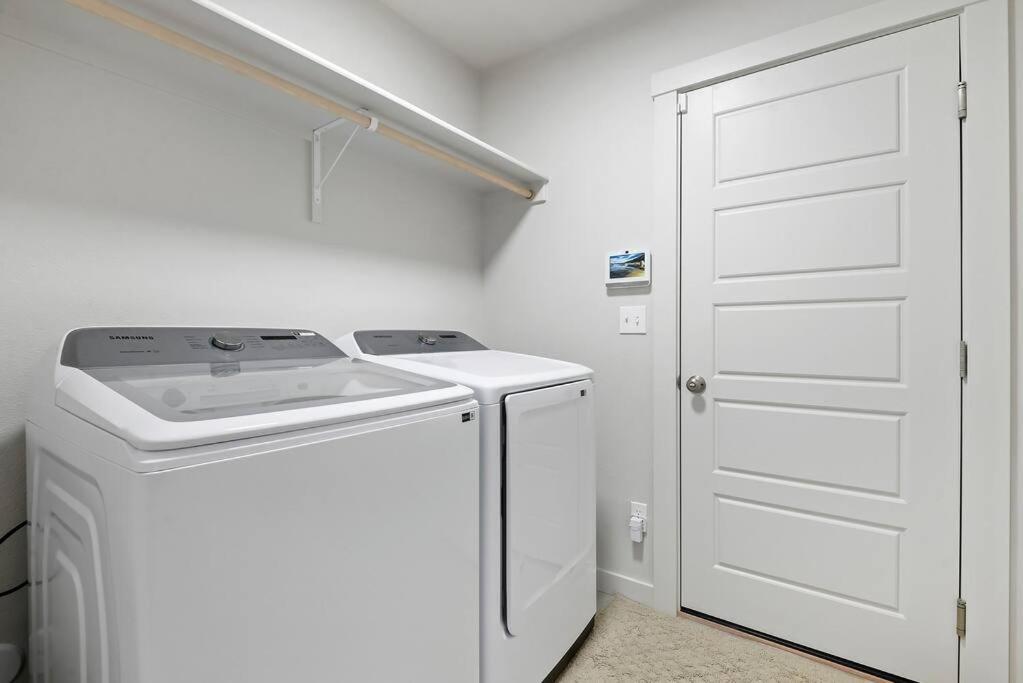 Beautiful Brand New Kuna Home! エクステリア 写真