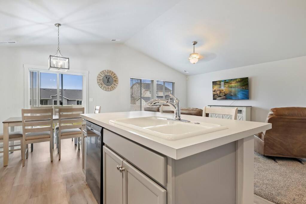 Beautiful Brand New Kuna Home! エクステリア 写真