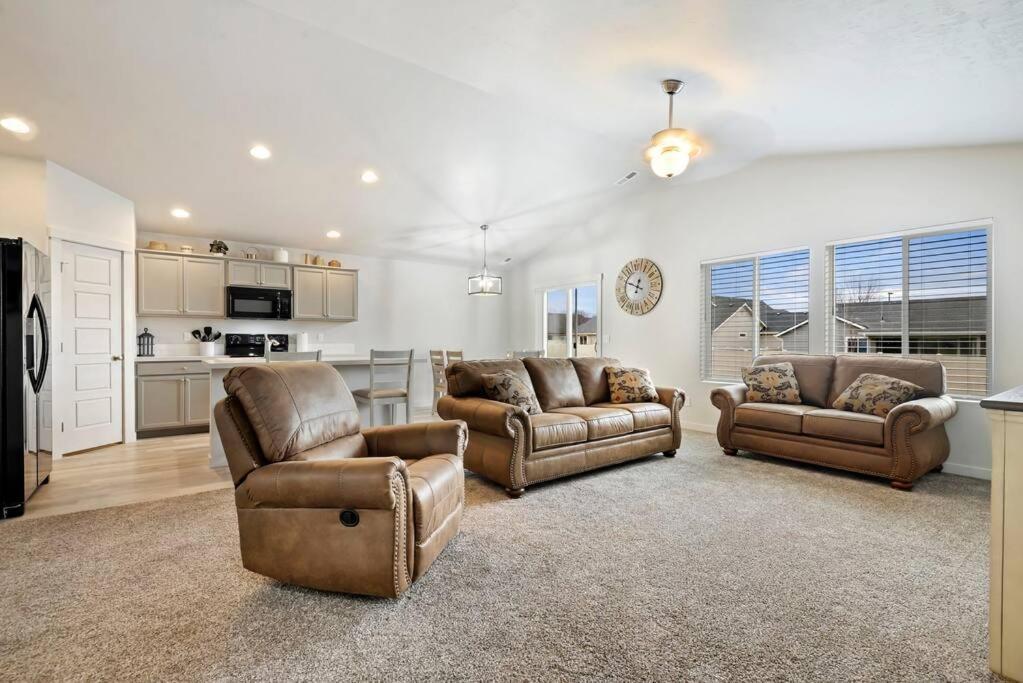 Beautiful Brand New Kuna Home! エクステリア 写真