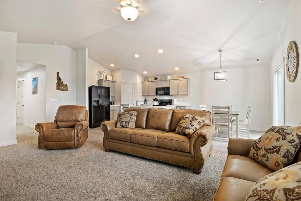 Beautiful Brand New Kuna Home! エクステリア 写真