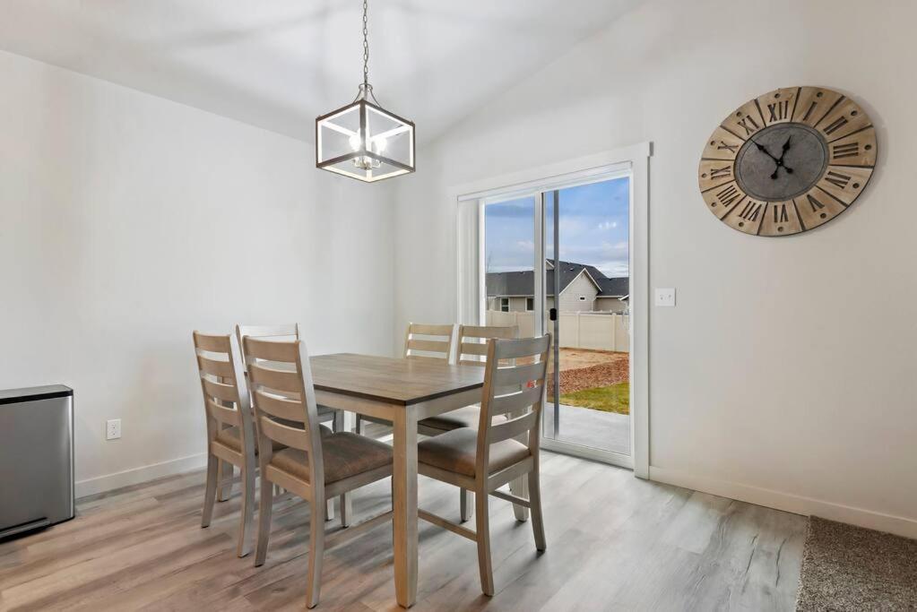 Beautiful Brand New Kuna Home! エクステリア 写真
